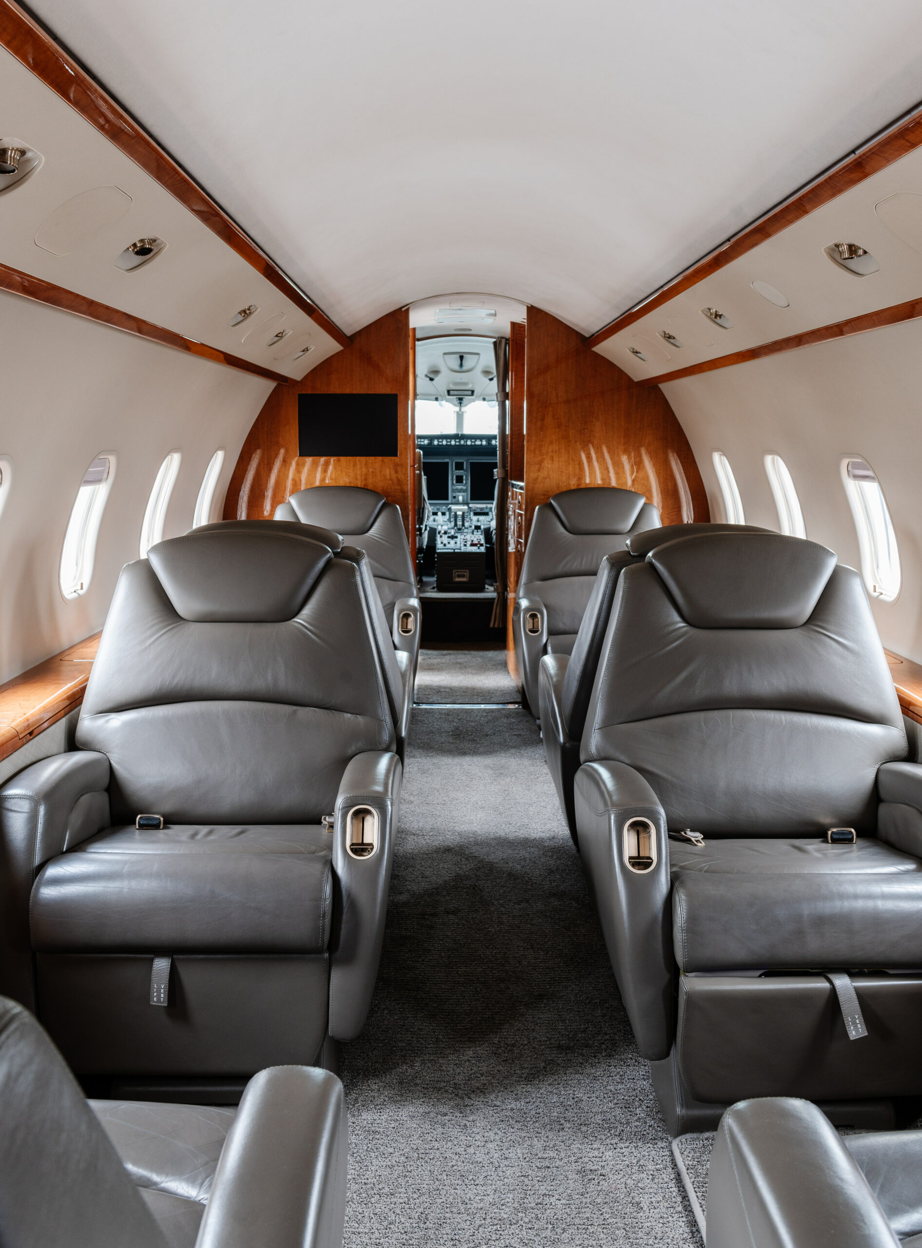 Global 5000 cabin